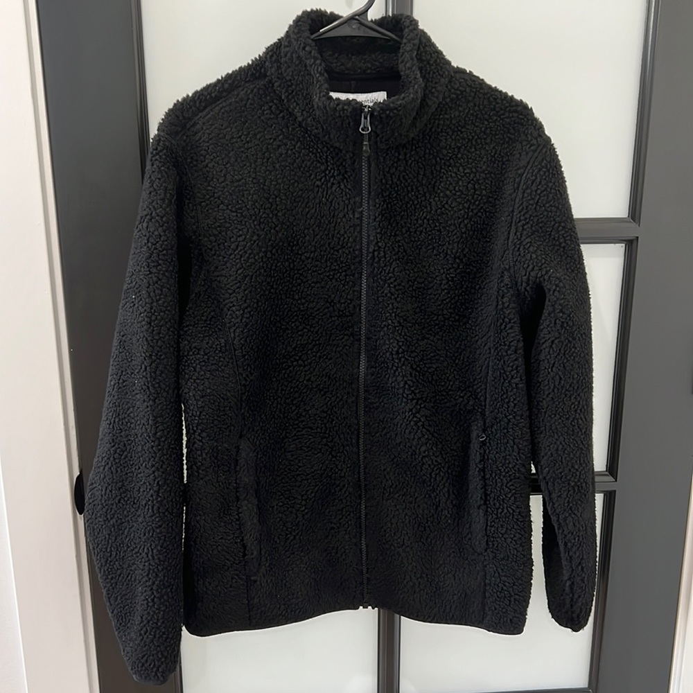 Black Sherpa jacket size S but fits oversized